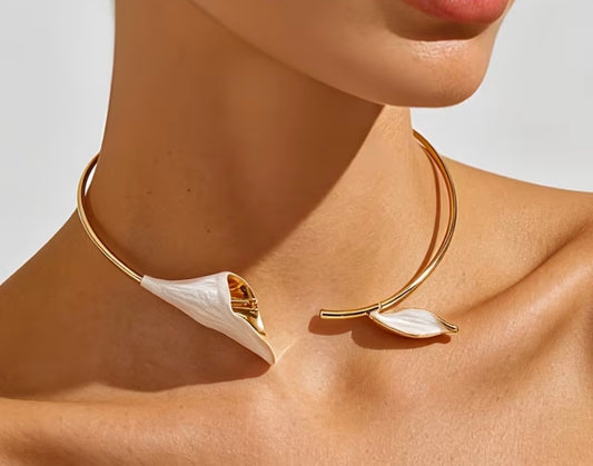 Blanche Fleur Necklace
