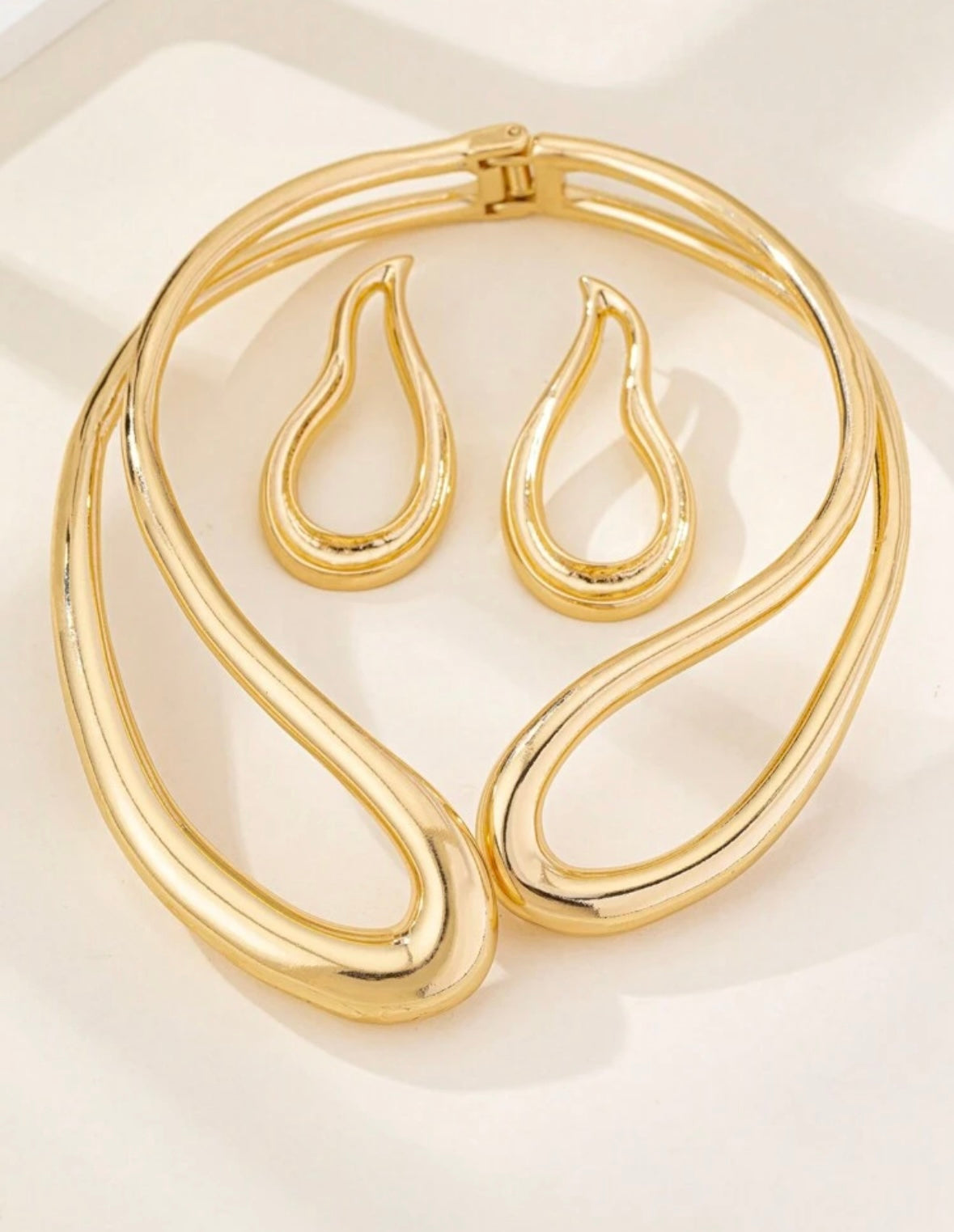 Elegant Hollow Earrings/Necklace