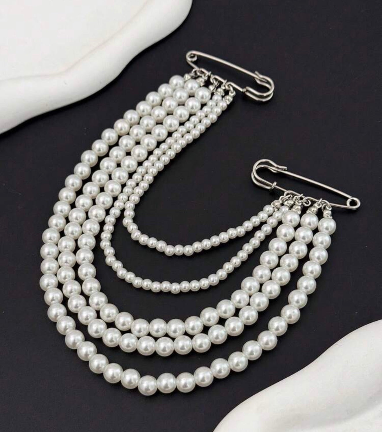 Perle Pendante Brooch