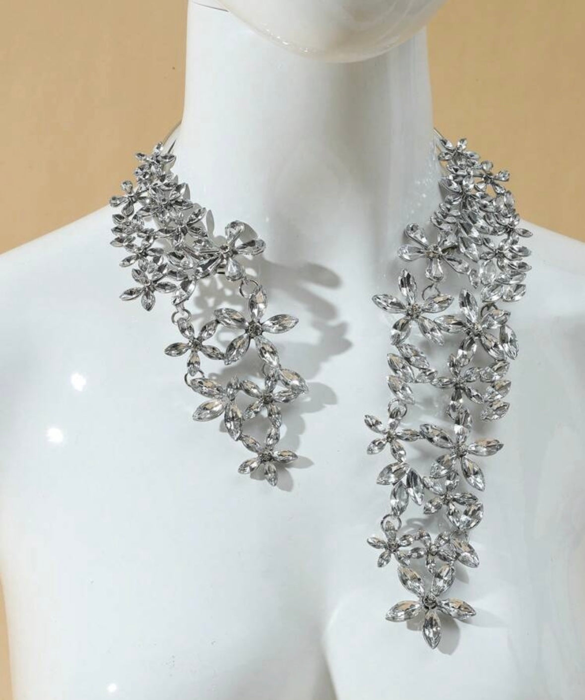 Reine Argentée Necklace