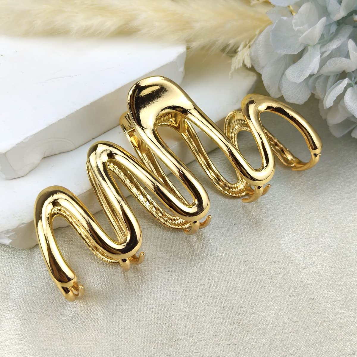 Wave-Shape Claw Clip