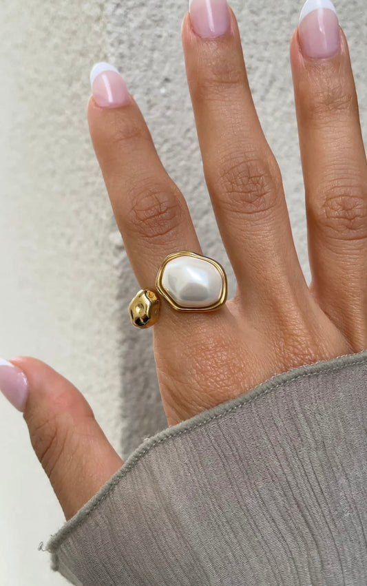 Oyster Treasure Ring