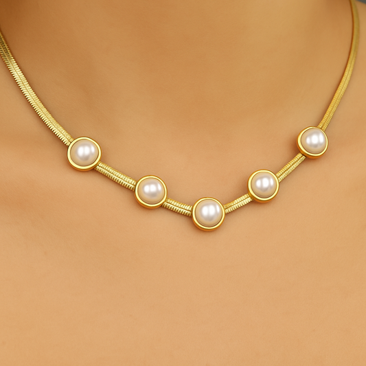 Lily Pearl Necklace