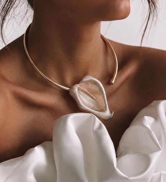 L'Arum Doré Choker