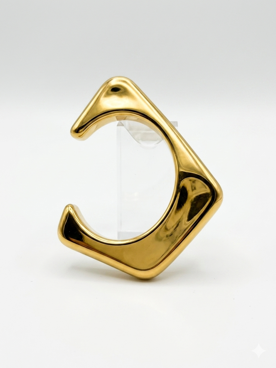 Le Carré Sculpté Stylish Bangle