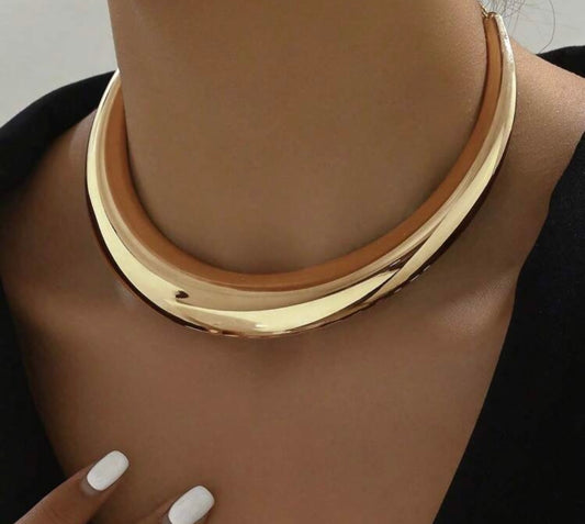 Elegant Gold Choker