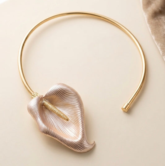 L'Arum Doré Choker