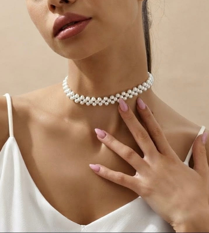 Simple Pearl Choker