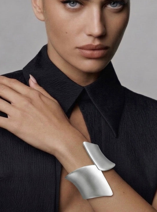 Courbe Moderne Bangle